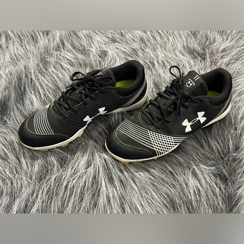 Women’s Under Armour Glyde cleats size 10